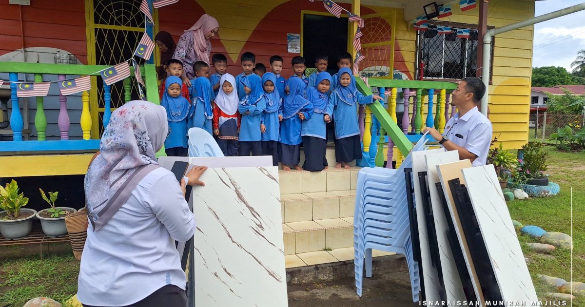 New Chairs and Tables Donated to Tadika KEMAS Kg. Pantai Emas