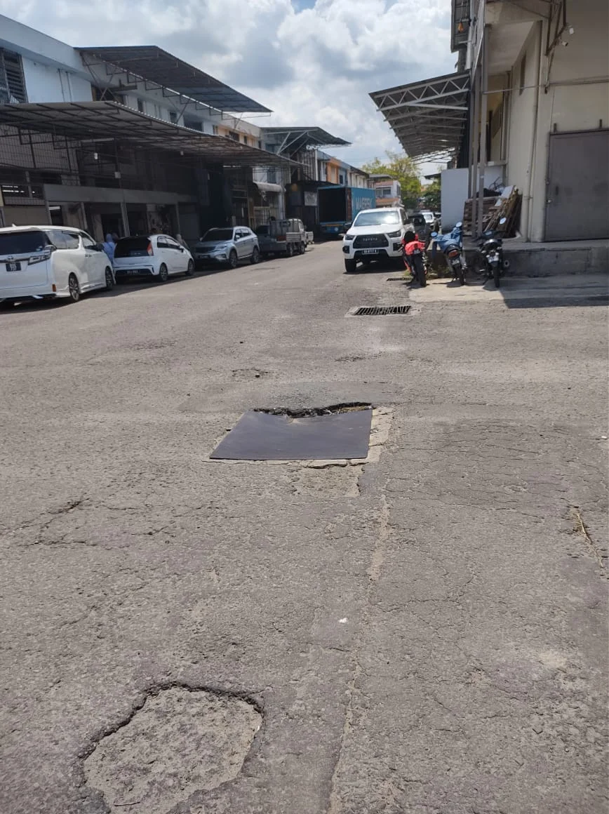 Zinc cover that will collapse anytime in the middle of the road